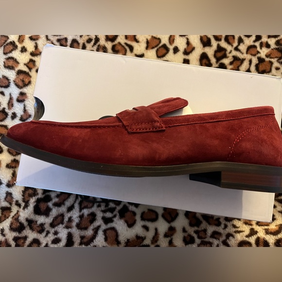 Men’s Chic Almond Toe Loafer - Picture 3 of 5